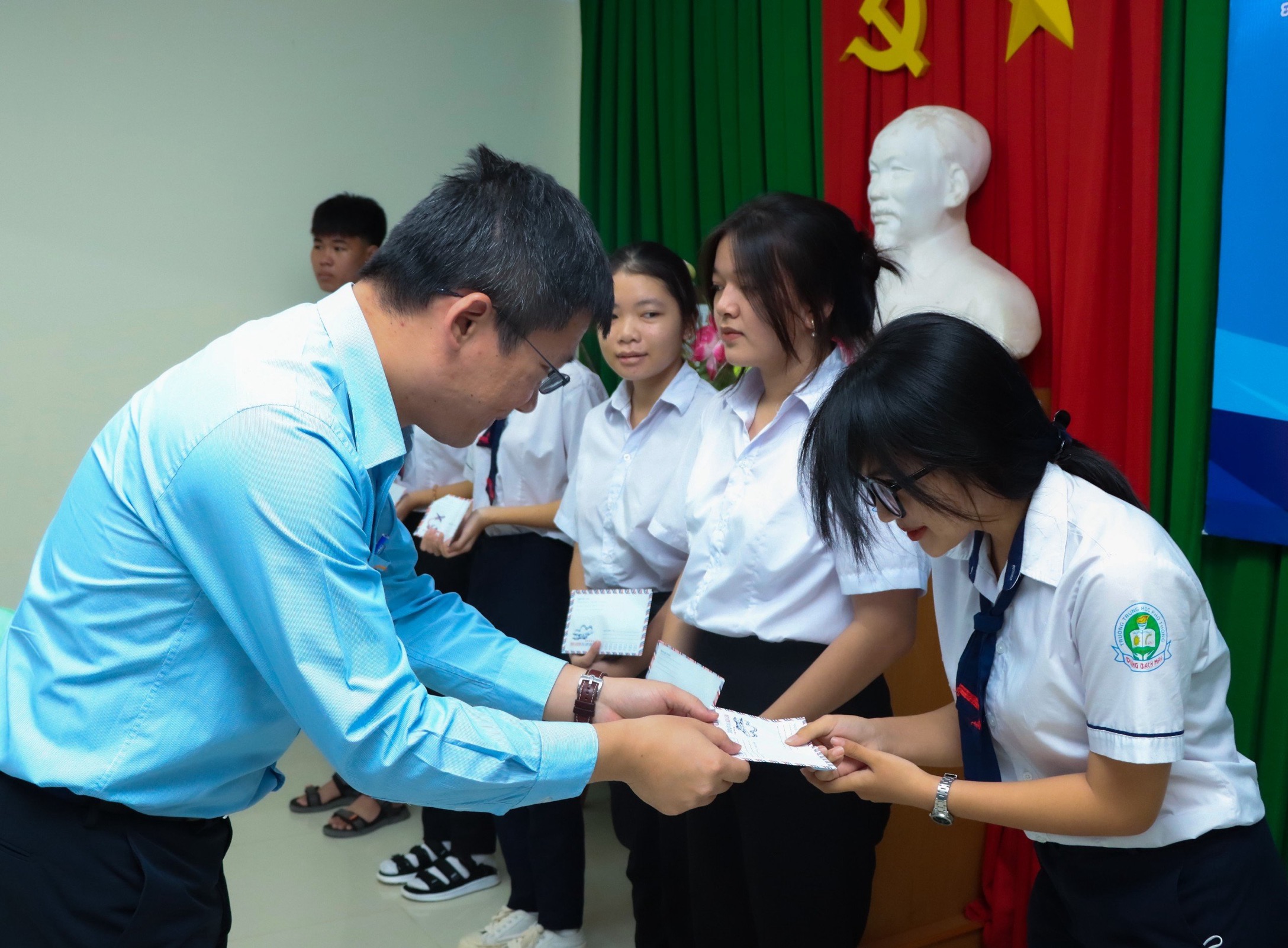 AWARDING SCHOLARSHIPS TO POOR STUDENTS IN SCHOOL YEAR 2023-2024