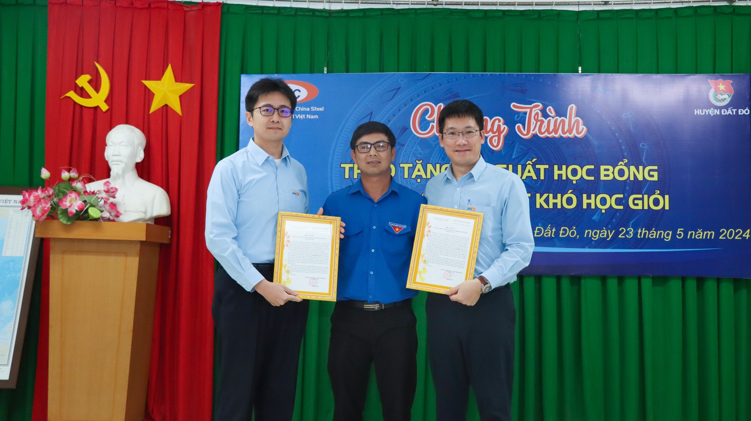 AWARDING SCHOLARSHIPS TO POOR STUDENTS IN SCHOOL YEAR 2023-2024
