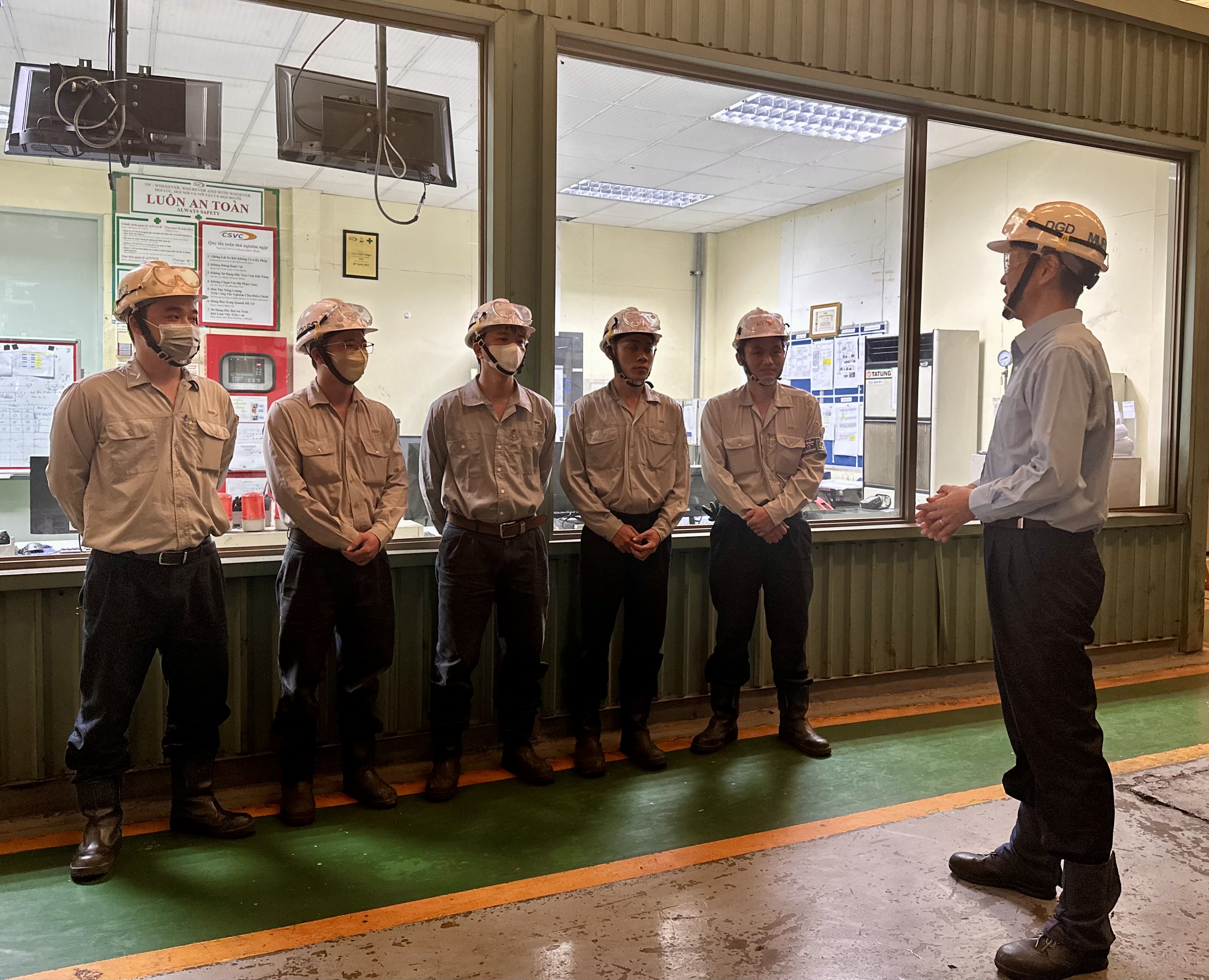 CSVC’S MANAGEMENT BOARD VISITS EMPLOYEES FOR LUNAR NEW YEAR