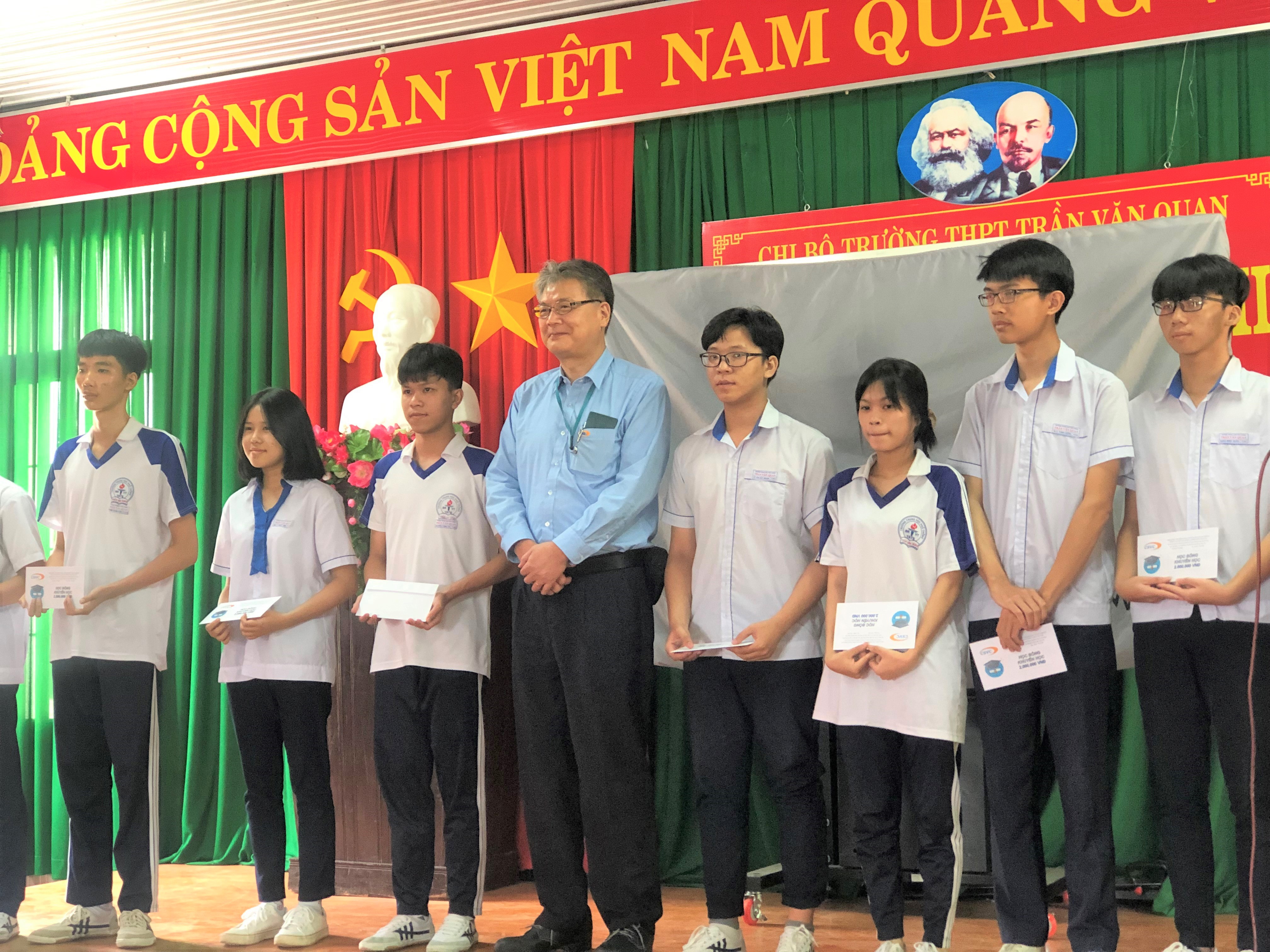 Giving scholarship for outstanding students in difficult circumstance at Tran Van Quan high school, Long Dien district, Ba Ria-Vung Tau province