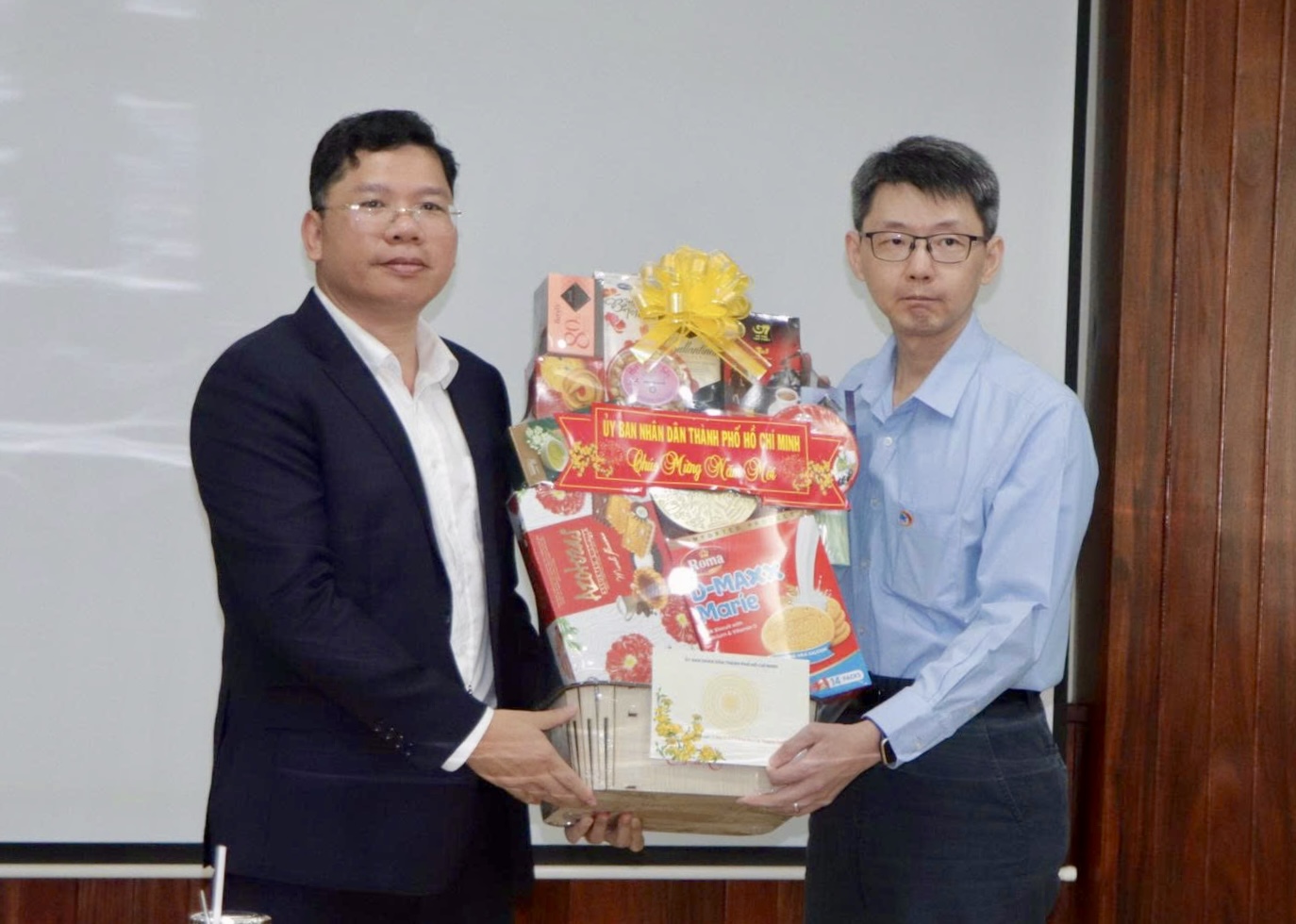 LEADERS OF HO CHI MINH CITY PEOPLE'S COMMITTEE VISIT CSVC