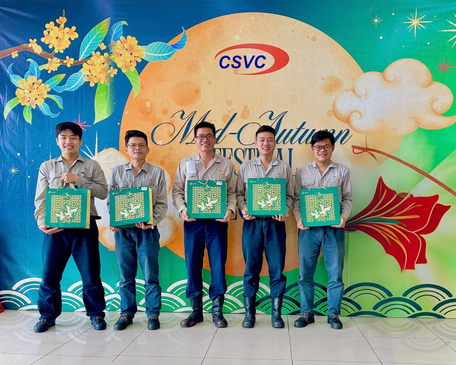 CSVC PRESENTS MID-AUTUMN FESTIVAL GIFTS, SENDING WISHES OF REUNION TO ALL EMPLOYEES
