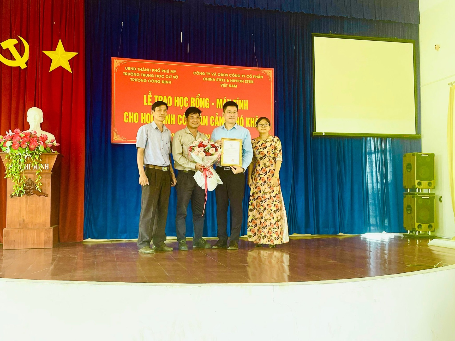 DONATION OF 40 COMPUTER SETS TO SECONDARY SCHOOLS IN BA RIA VUNG TAU PROVINCE