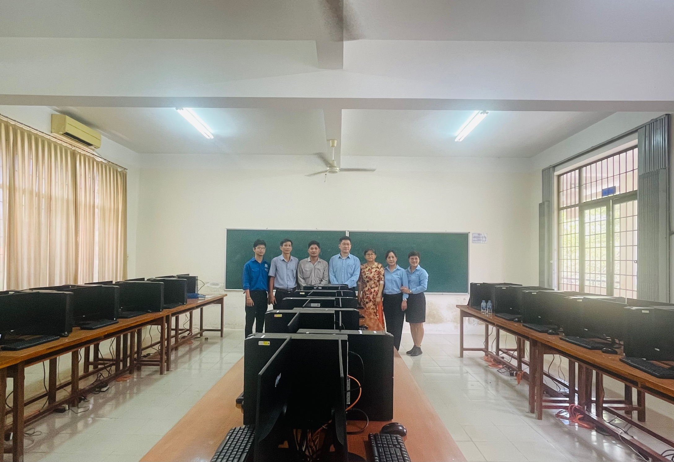 DONATION OF 40 COMPUTER SETS TO SECONDARY SCHOOLS IN BA RIA VUNG TAU PROVINCE