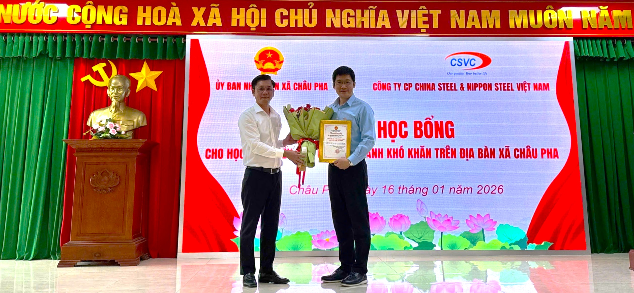 CSVC PRESENTS 239 SCHOLARSHIPS SUPPORTING STUDENTS TO OVERCOME DIFFICULTIES
