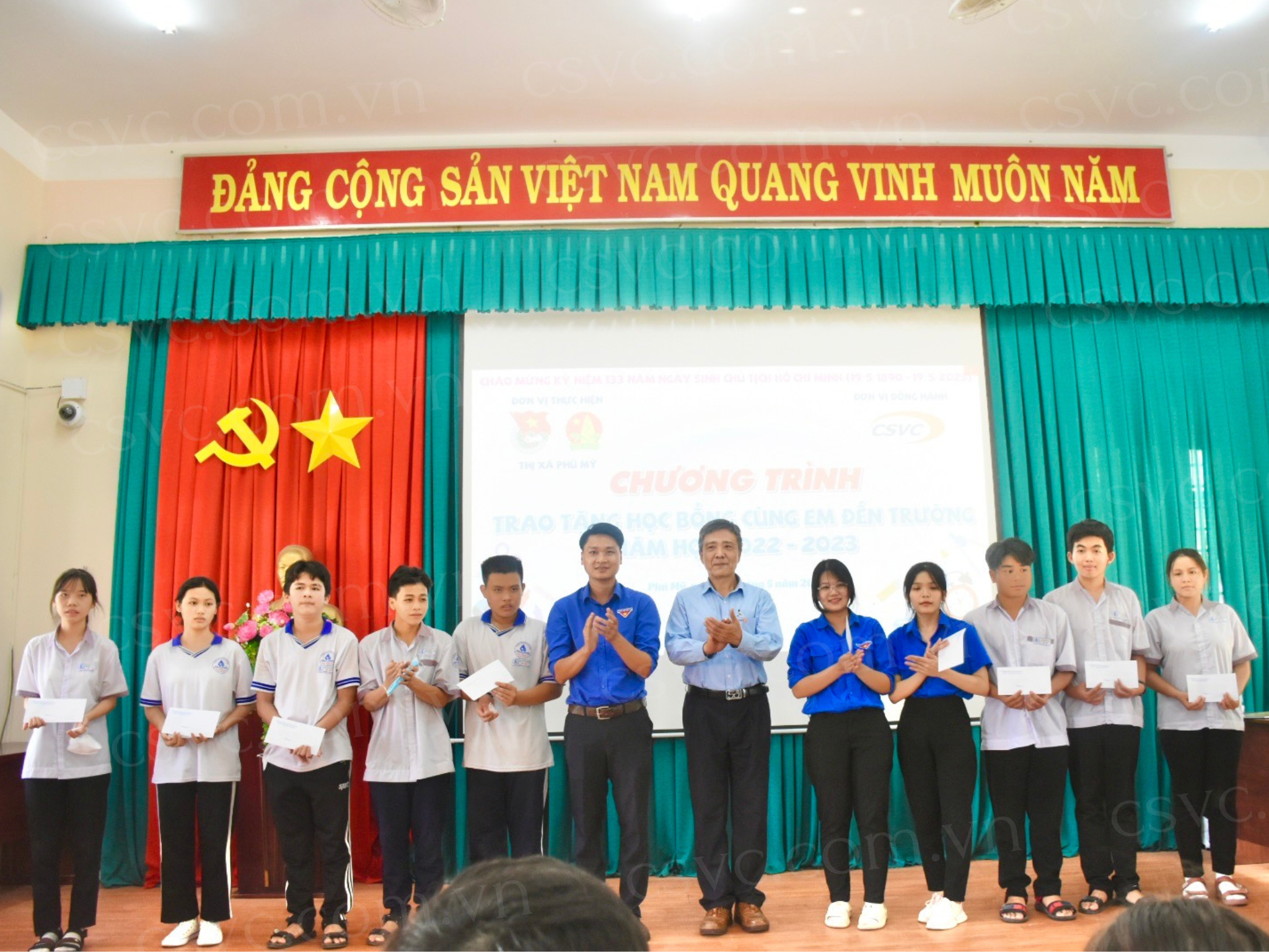 CSVC SPONSORED PHÚ MỸ TOWN YOUNG PIONEERS' ORGANIZATION FOR GIVING SCHOLARSHIPS TO DISADVANTAGED HIGHSCHOOL STUDENTS IN BA RIA - VUNG TAU PROVINCE