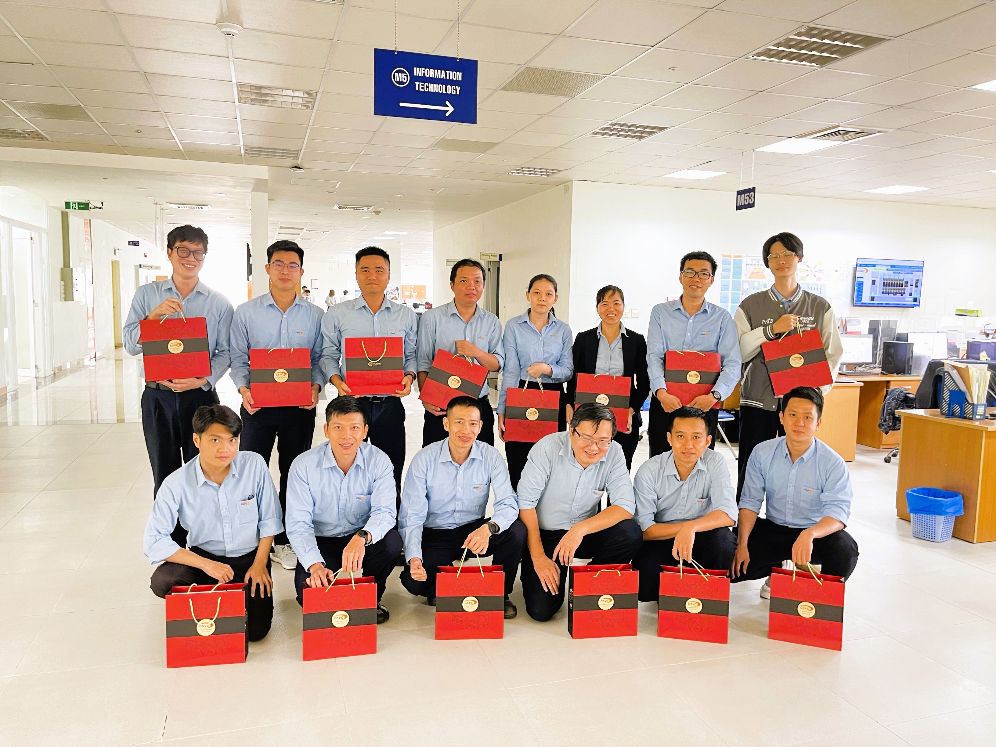 GIVING MOON CAKE TO CSVC EMPLOYEES