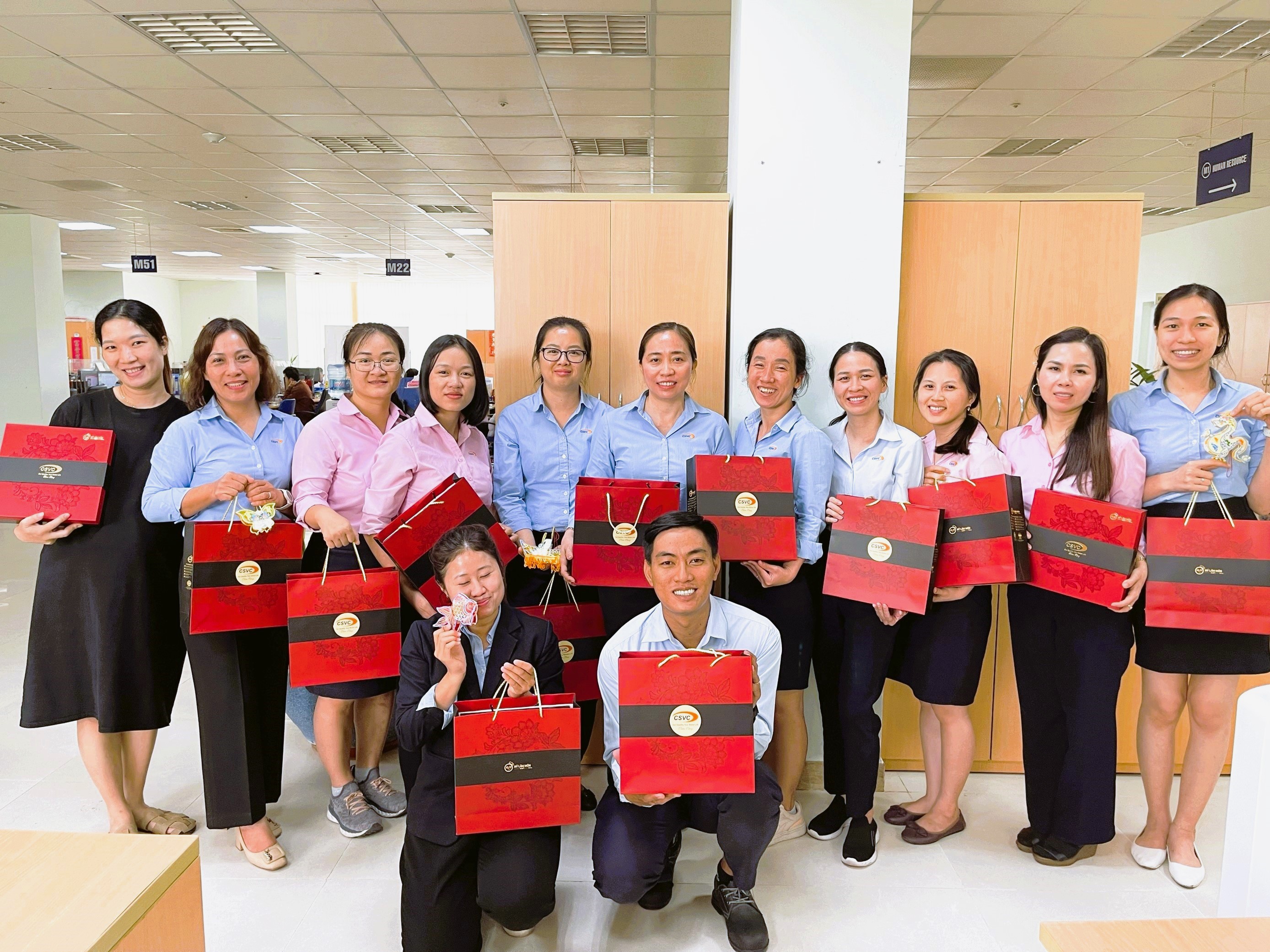 GIVING MOON CAKE TO CSVC EMPLOYEES