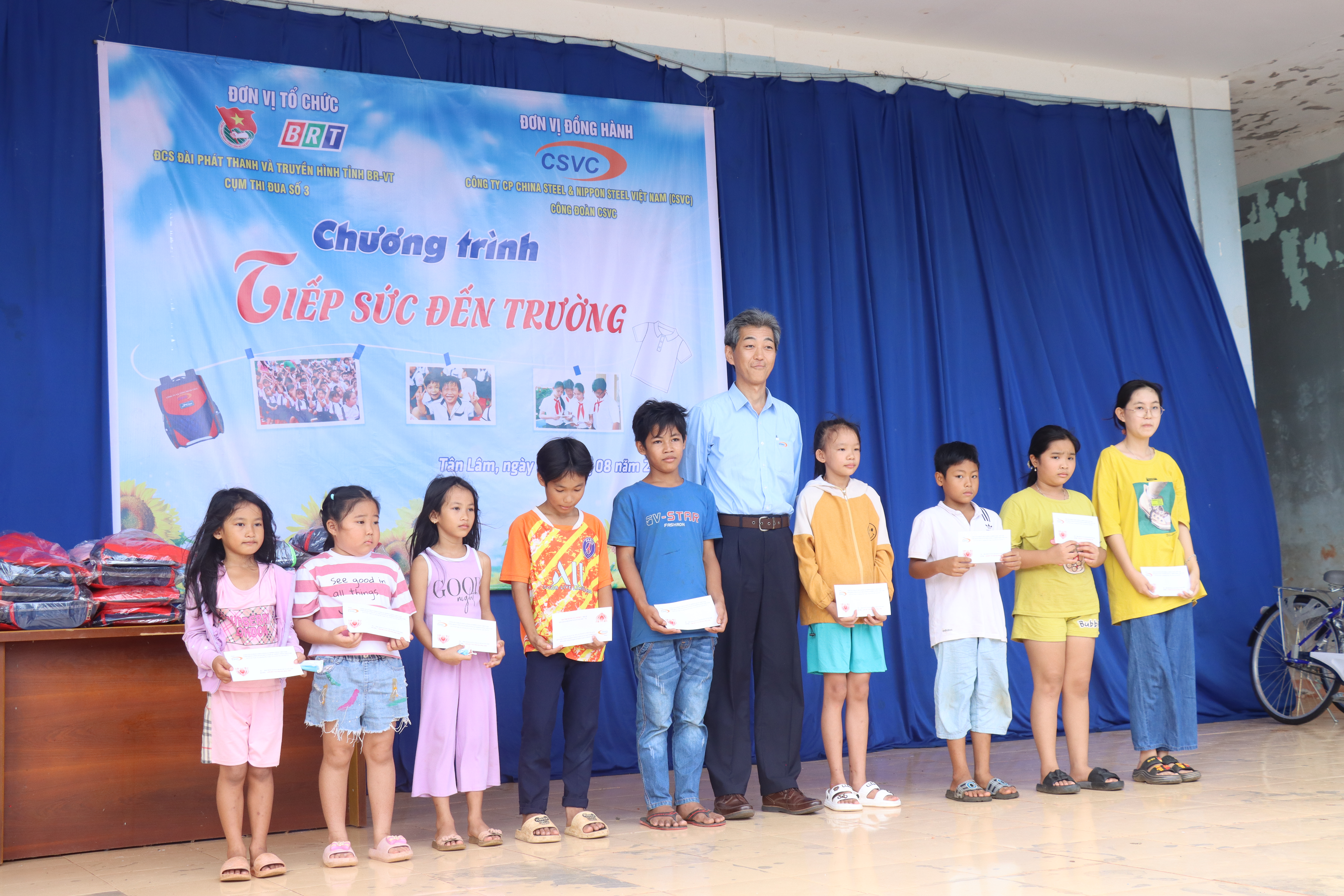 CSVC SPONSORS THE PROGRAM MOTIVATE CHILDREN TO GO TO SCHOOL 2023 FOR UNDERPRIVILEGED STUDENTS FROM TAN LAM COMMUNE, XUYEN MOC DISTRICT, BRVT PROVINCE