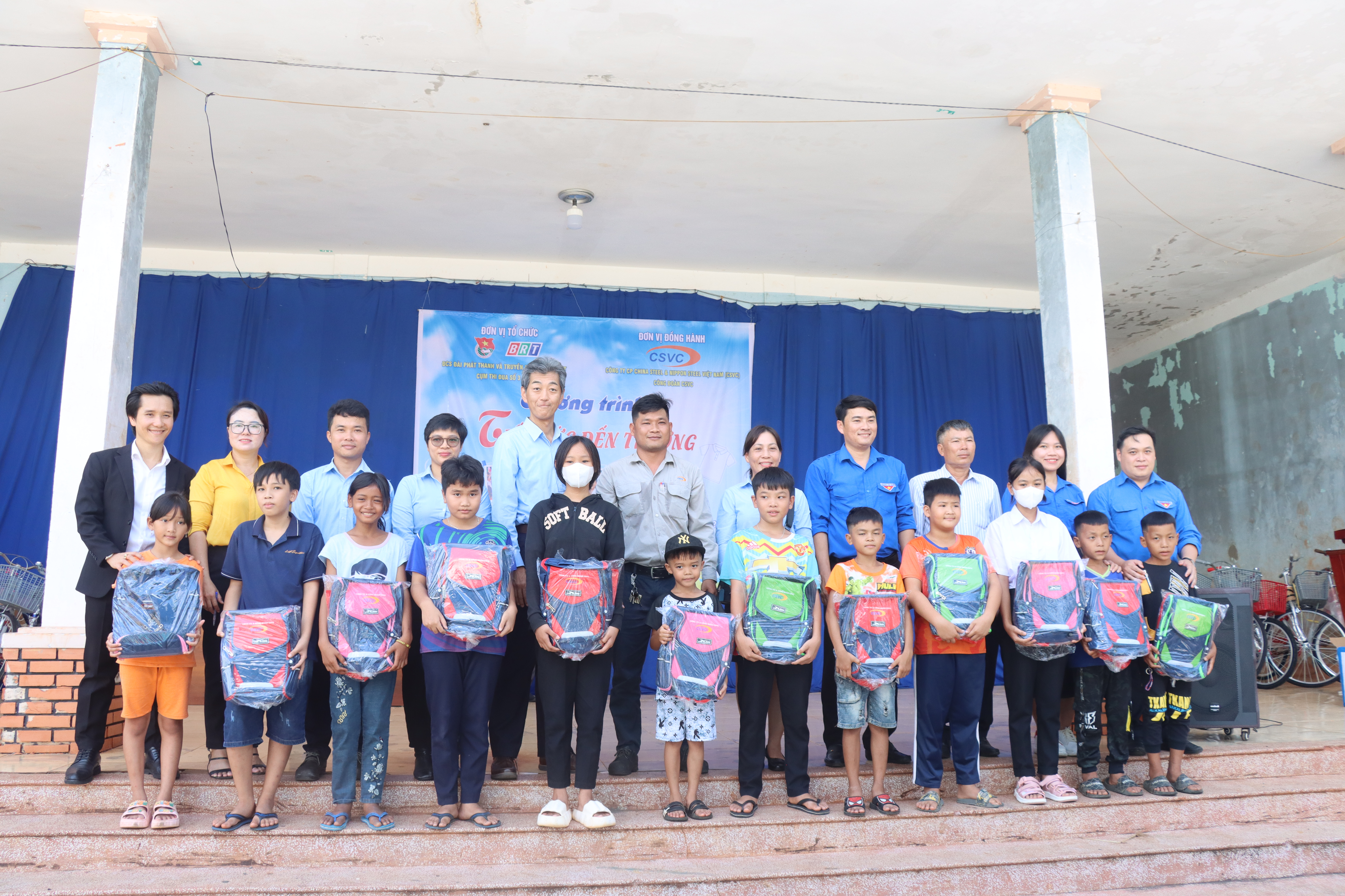 CSVC SPONSORS THE PROGRAM MOTIVATE CHILDREN TO GO TO SCHOOL 2023 FOR UNDERPRIVILEGED STUDENTS FROM TAN LAM COMMUNE, XUYEN MOC DISTRICT, BRVT PROVINCE