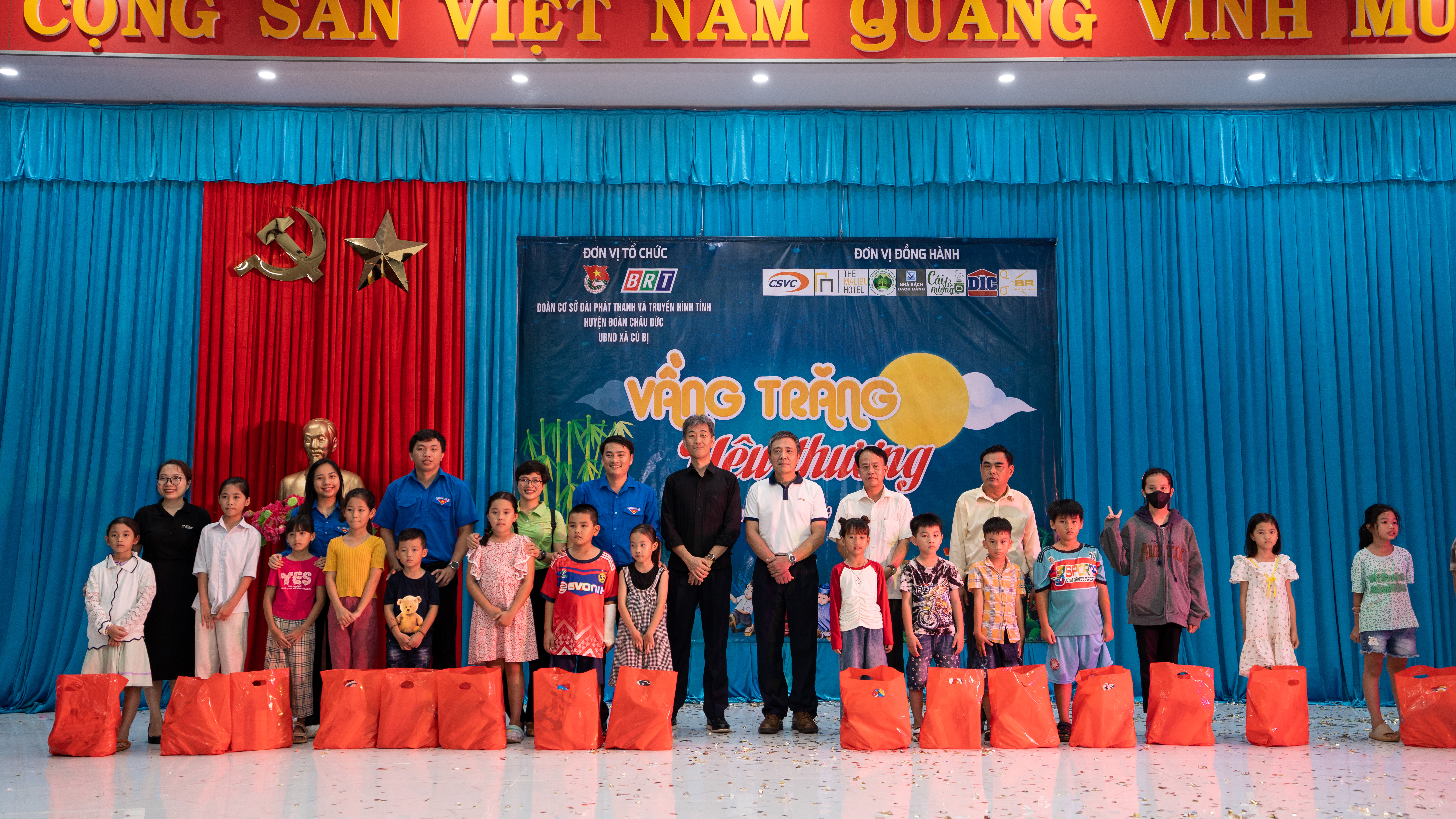 ORGANIZING THE PROGRAM “THE MOON OF LOVE 2024” GIVING MID-AUTUMN GIFT TO DISADVANTAGED STUDENTS IN CU BI COMMUNE, CHAU DUC DISTRICT, BRVT PROVINCE