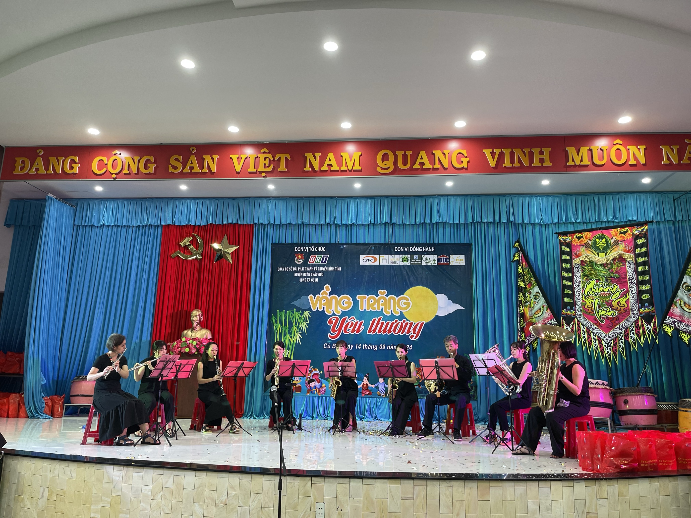 ORGANIZING THE PROGRAM “THE MOON OF LOVE 2024” GIVING MID-AUTUMN GIFT TO DISADVANTAGED STUDENTS IN CU BI COMMUNE, CHAU DUC DISTRICT, BRVT PROVINCE